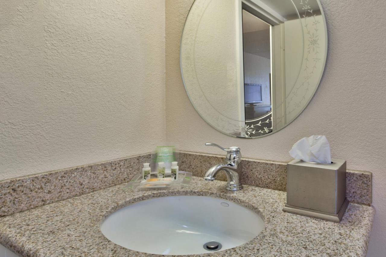 Holiday Inn Nashua, An Ihg Hotel Bagian luar foto